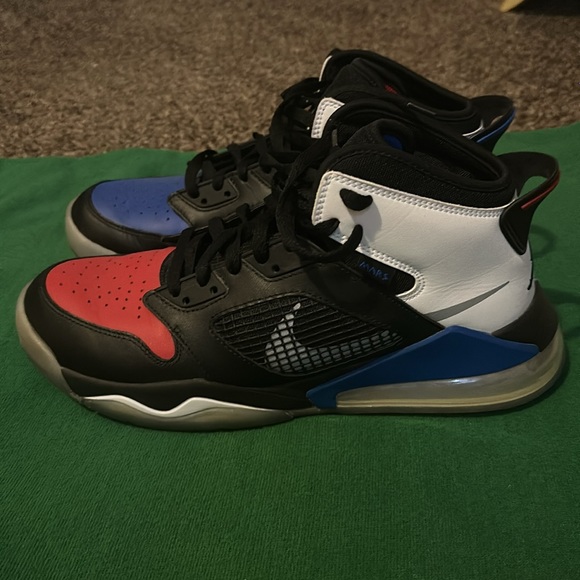 Used Pair of size 10.5 of Jordan Mars 270 Jumpman - Picture 4 of 6